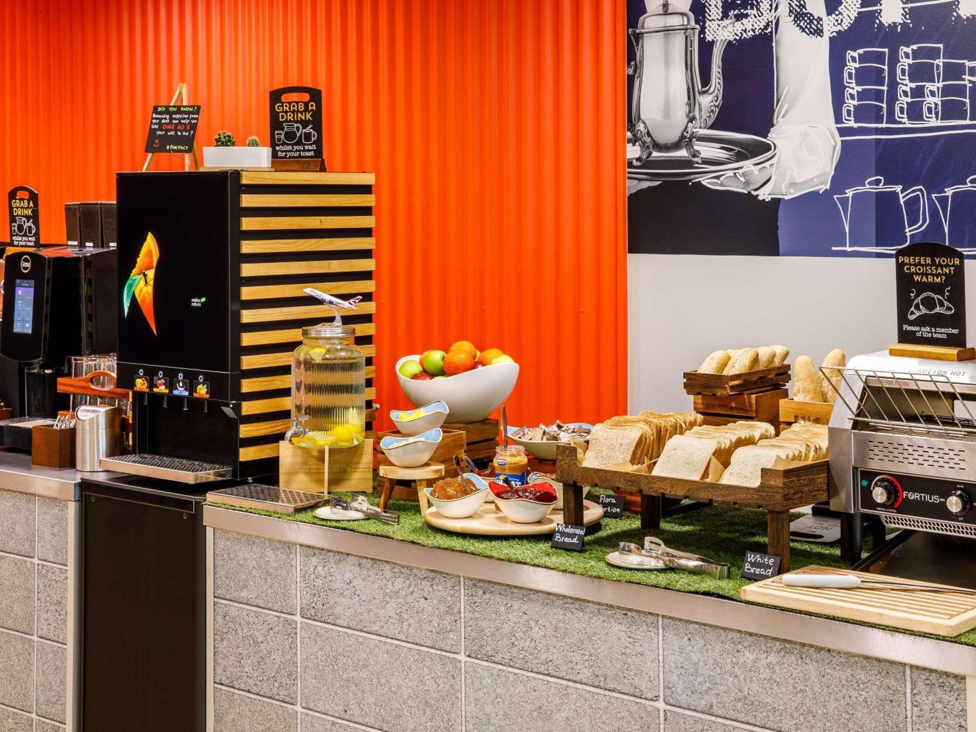 Ibis Budget London Heathrow Central Hounslow Buitenkant foto